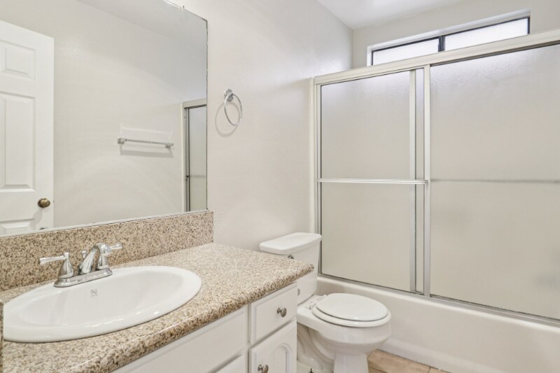 Building Photo - 725 E Providencia Ave