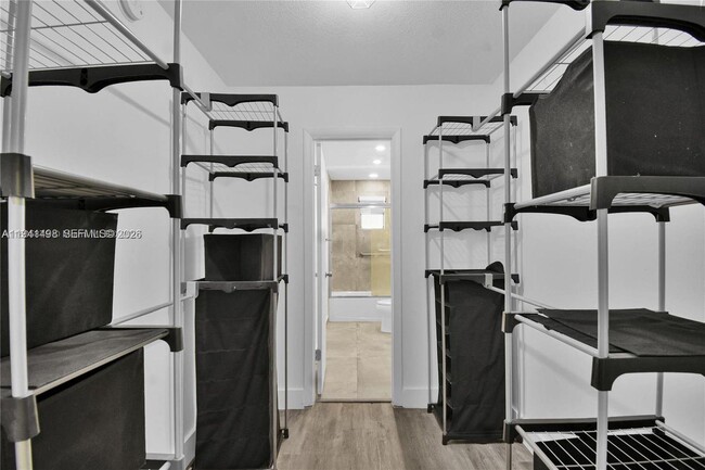 Building Photo - 9371 Fontainebleau Blvd