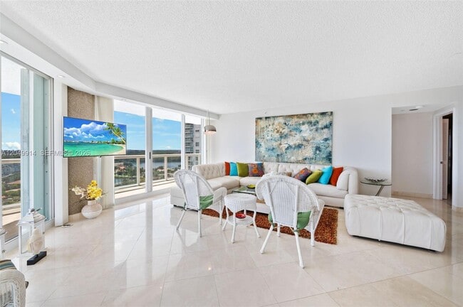 Building Photo - 16400 Collins Ave