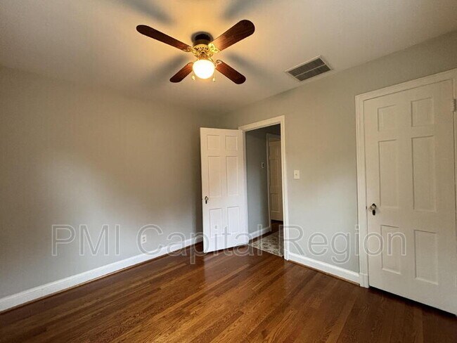 Building Photo - 8901 Seneca Ln