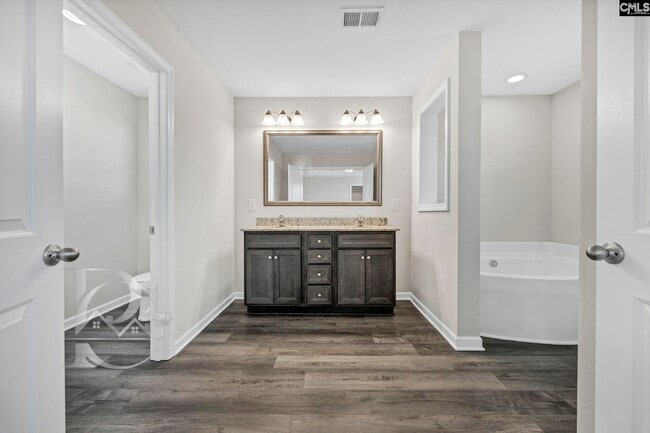 Building Photo - 9 Spinney Ct