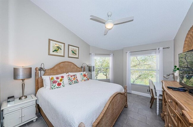 Building Photo - 6000 Bahia Del Mar Cir