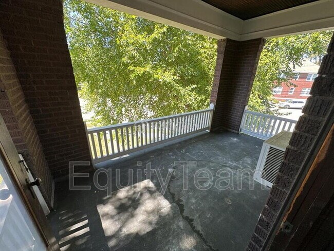 Building Photo - 2581 Madison Rd