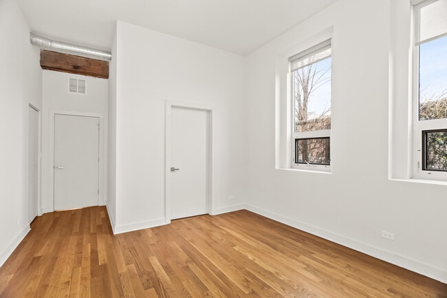 Building Photo - 1755 N Damen Ave