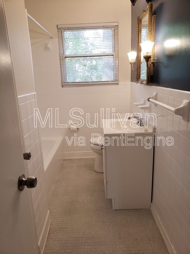 Building Photo - 2421 Dearborn Dr