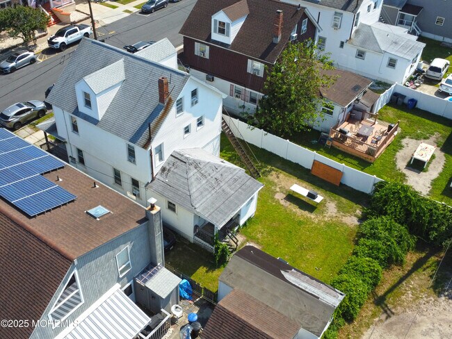 Building Photo - 113 12th Ave