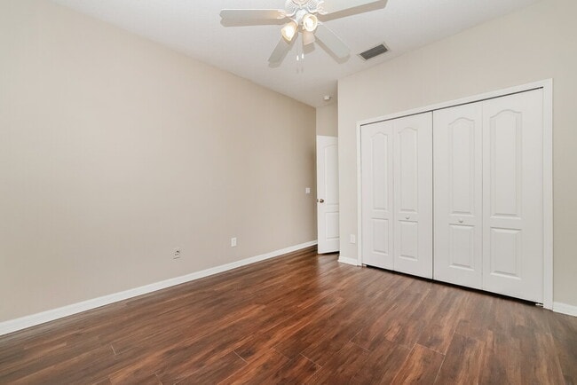 Building Photo - 6816 Surrey Oak Dr