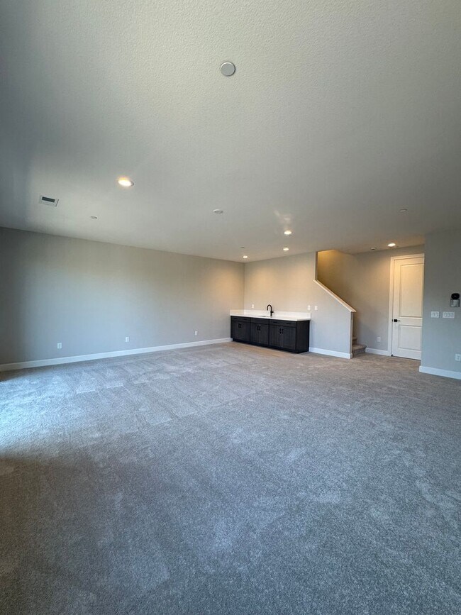 Building Photo - 1521 Golf Club Dr