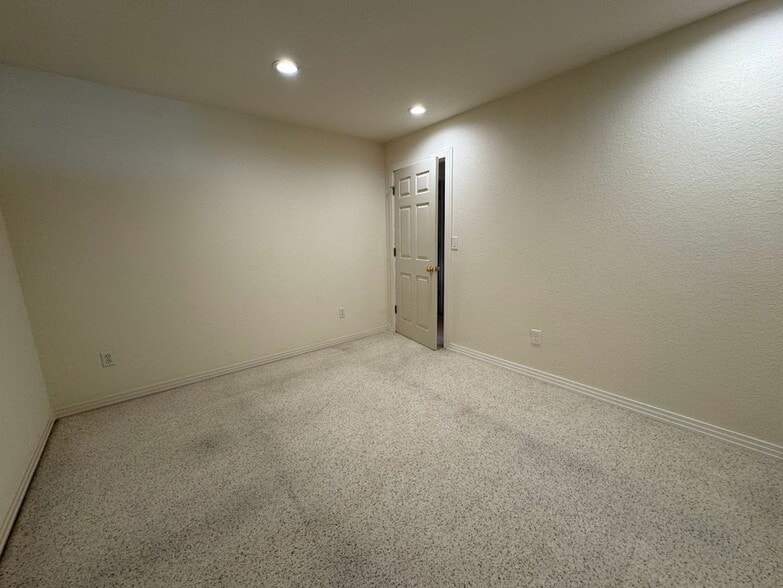 Building Photo - 4143 Da Vinci Dr