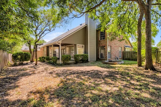 Building Photo - 4BD/3BA HOME IN SHADY HOLLOW ON CUL-DE-SAC!