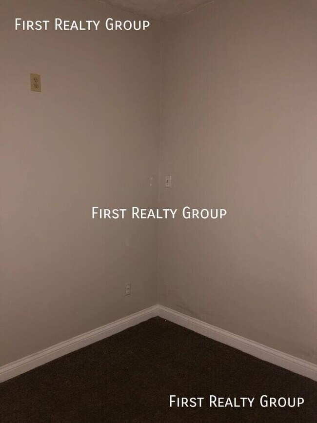 Building Photo - 140 E Market St