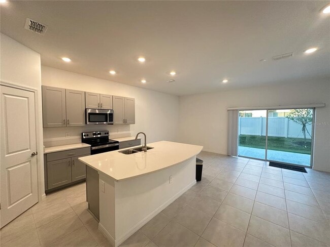 Building Photo - 2207 Portrait St