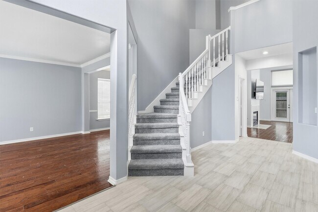 Building Photo - 201 Las Brisas St