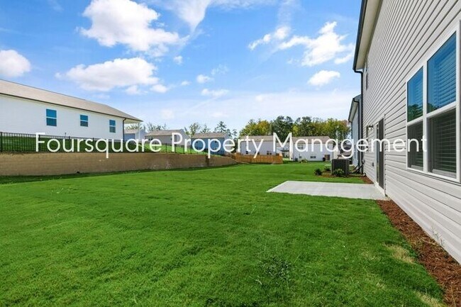 Building Photo - 4 Bedroom Home with 2nd Floor Loft- Kitchen Island & 2-Car Garage – Convenient Raleigh Location