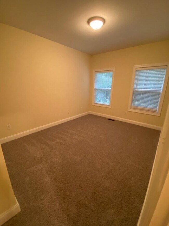 Building Photo - 506 Eagle Pointe Dr