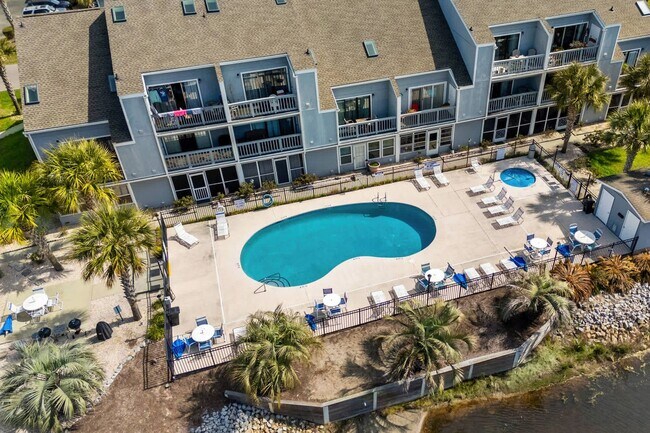 Building Photo - ***Seasonal rental with all utilities available September 10, 2025-March 31, 2026***