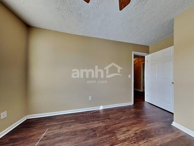 Building Photo - 1531 Farrington Dr