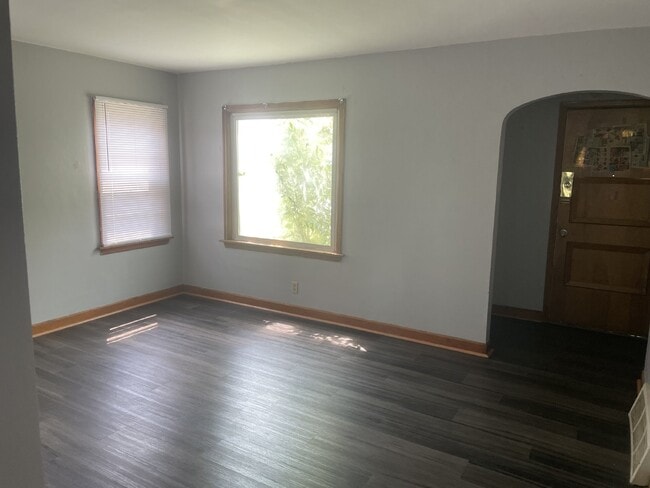 Building Photo - Cozy Lower Duplex with 2 Bedrooms and 1 Bathroom