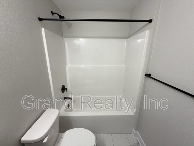 Building Photo - 7228 Par Ln