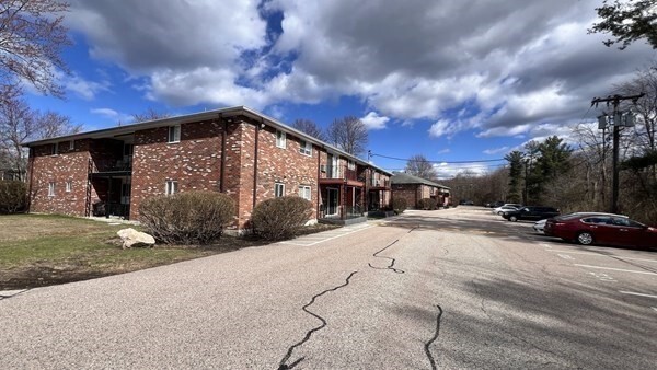 Primary Photo - 79 Fountain Ln