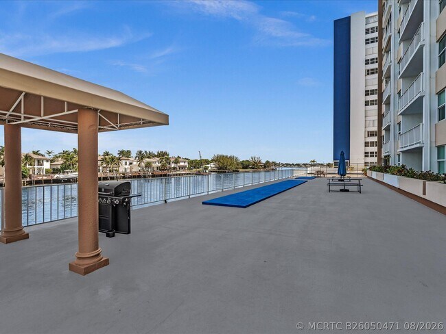 Building Photo - 1410 S Ocean Dr
