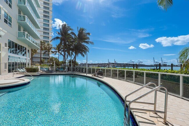 Building Photo - 650 West Ave