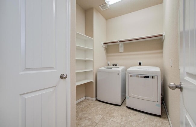 Building Photo - 3243 Aegean Dr