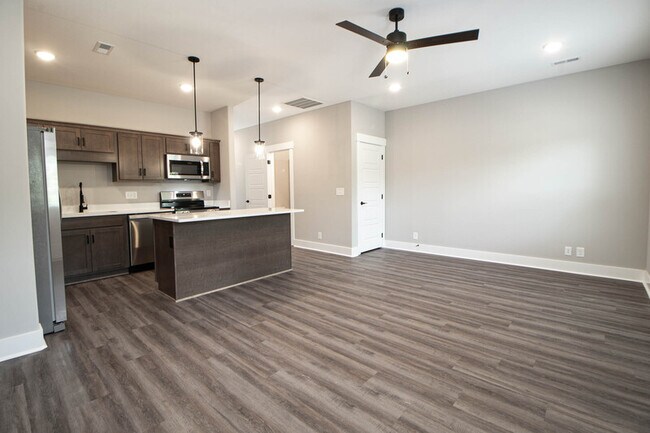 Building Photo - 1602 Jonathan Wade Cir