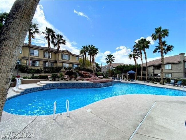 Building Photo - 9901 Trailwood Dr