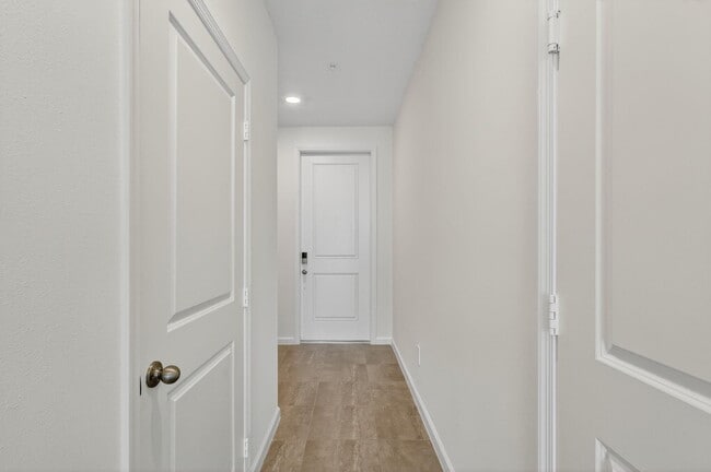 Building Photo - 483 Salisbury Cir