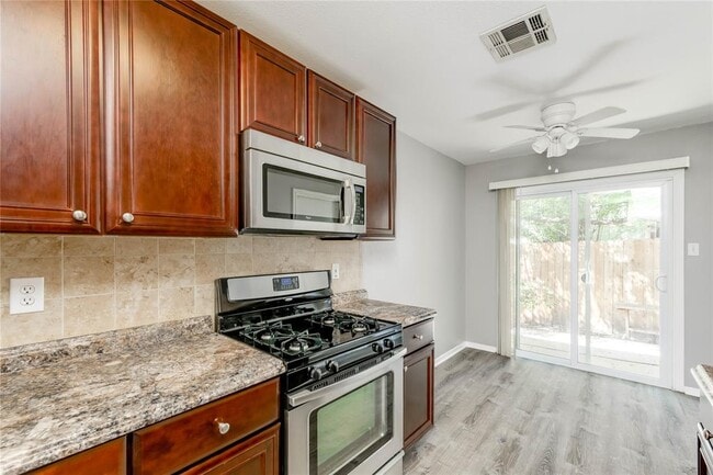 Building Photo - 816 Russet Valley Dr