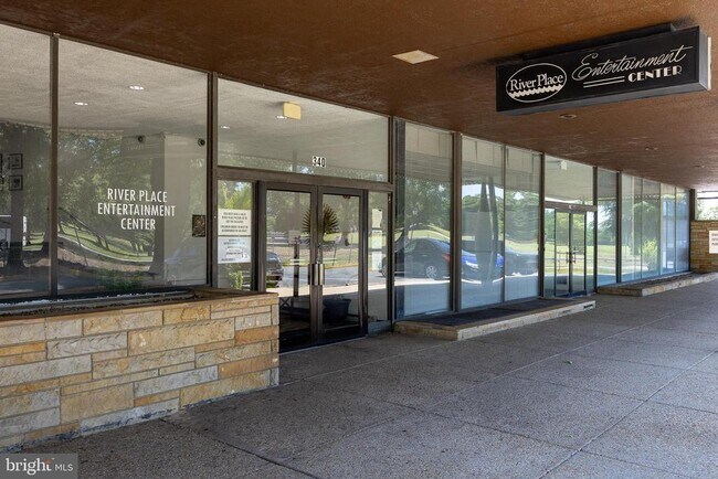 Building Photo - 1021 Arlington Blvd