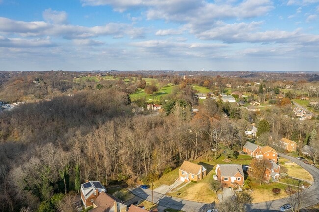 Building Photo - READY FOR JULY 1ST! Don't miss this UPDATED 3-bedroom!