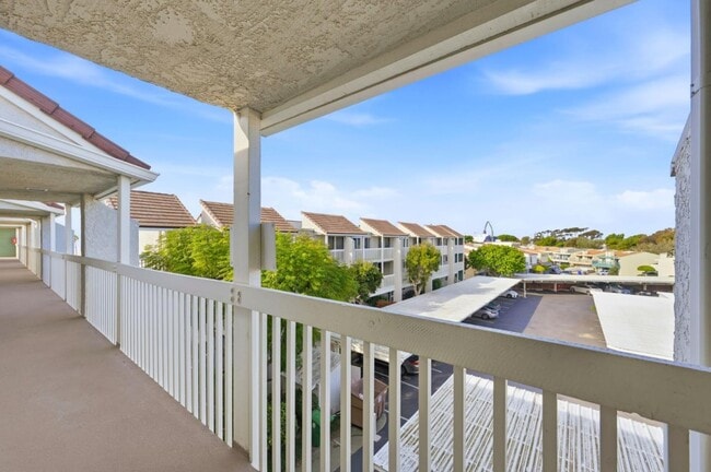 Building Photo - 267 S Ventura Rd