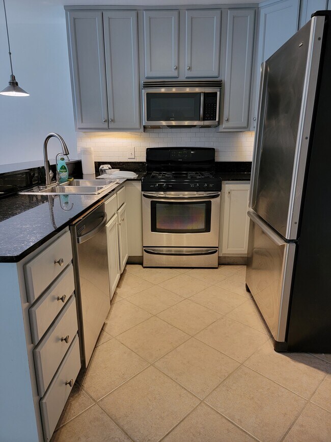 Building Photo - 1445 Monroe Dr NE