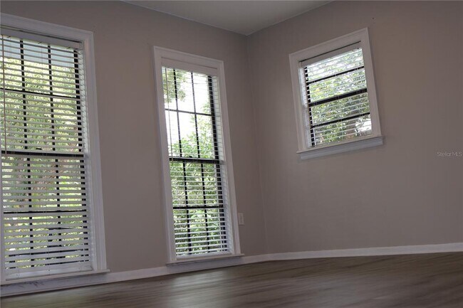 Building Photo - 3404 W Fielder St