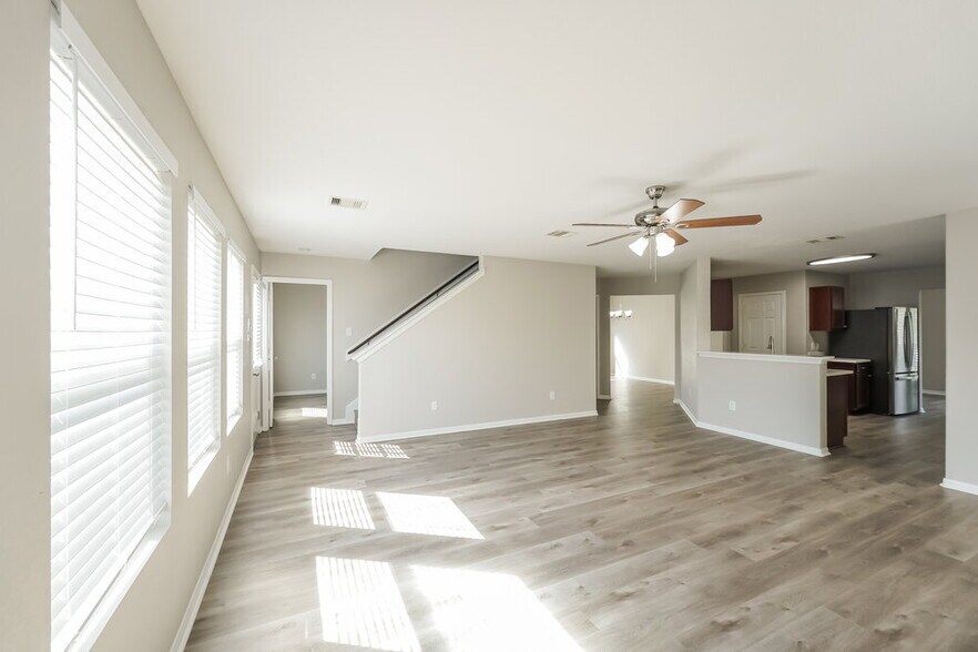 Building Photo - 3074 View Valley Trail