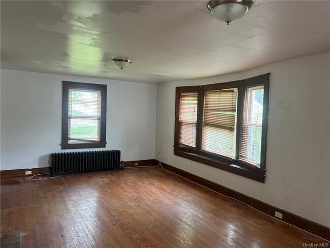 Building Photo - 123 Monhagen Ave