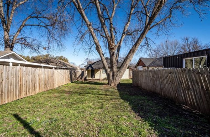 Building Photo - 719 S Montreal Ave