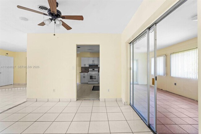 Building Photo - 12905 NE 4th Ave