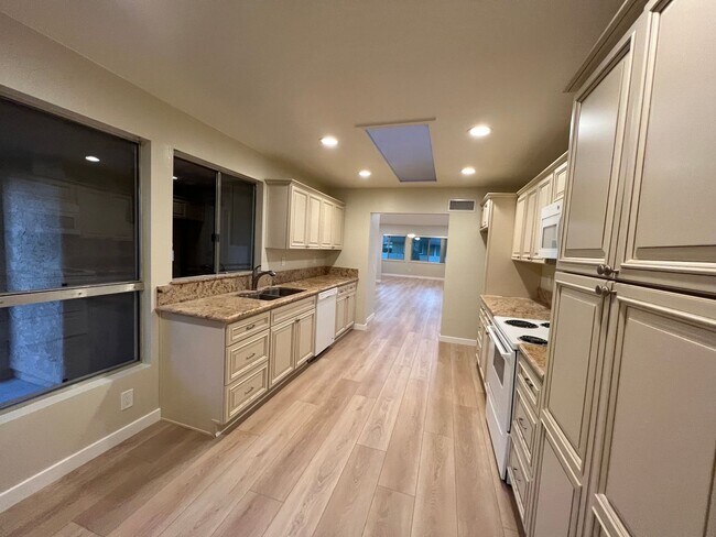 Building Photo - Beautiful Coronado II for Rent