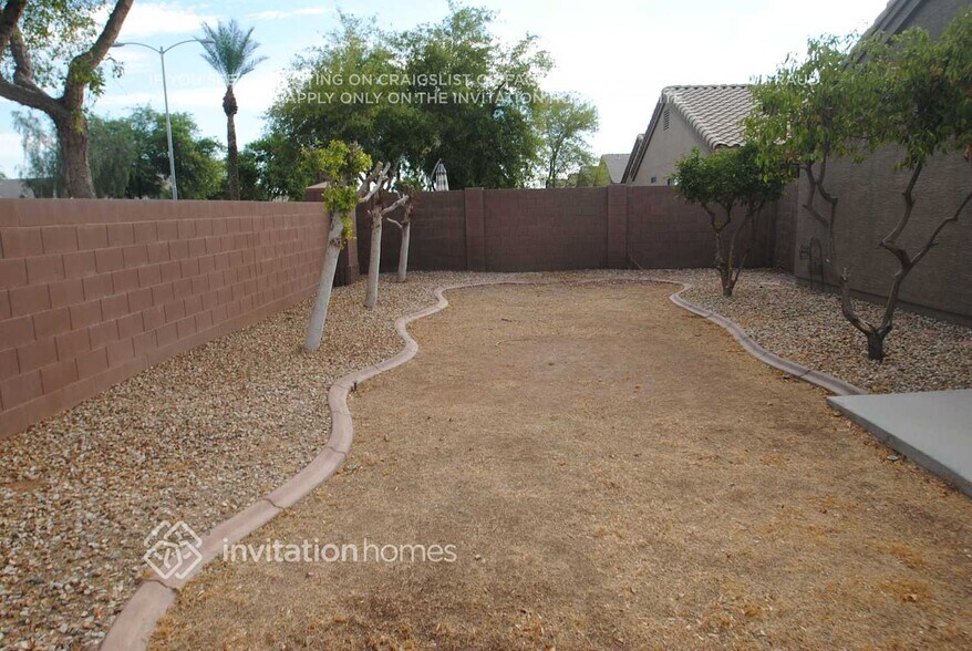 Building Photo - 12470 W Hearn Rd