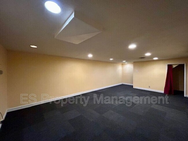 Building Photo - 5106 Radnor Rd