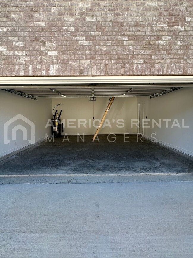 Building Photo - Home for Rent in Bessemer, AL!!! Available to View NOW!
