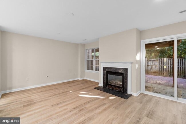 Building Photo - 111 Cavenrock Ct