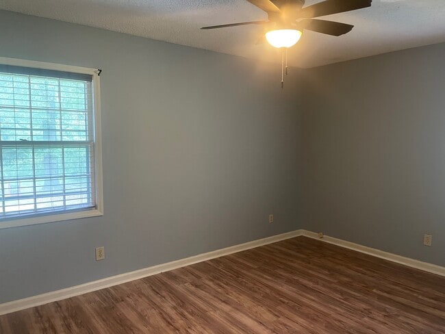Building Photo - 1207 Cherokee Dr