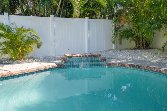 Building Photo - 3310 E Maritana Dr