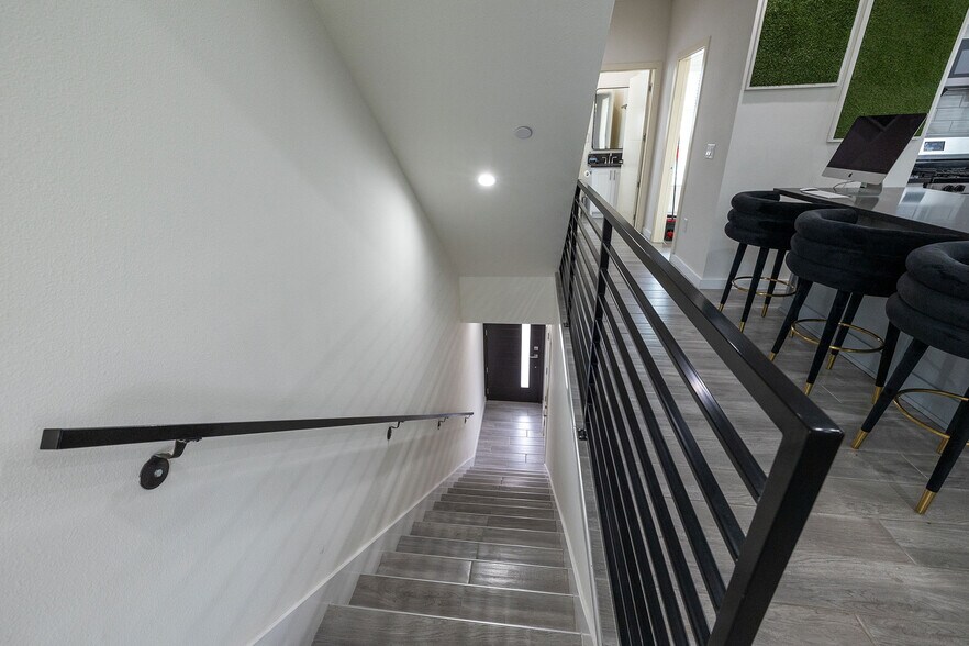 Building Photo - 1128 W 39th St