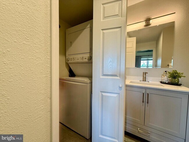 Building Photo - 3315 Wyndham Cir