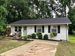 Building Photo - 112 Riverview Ct